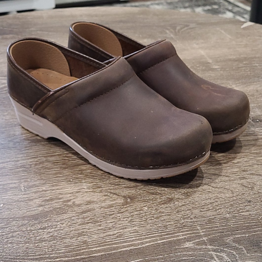 Dansko brown nubuck classic clogs size 37